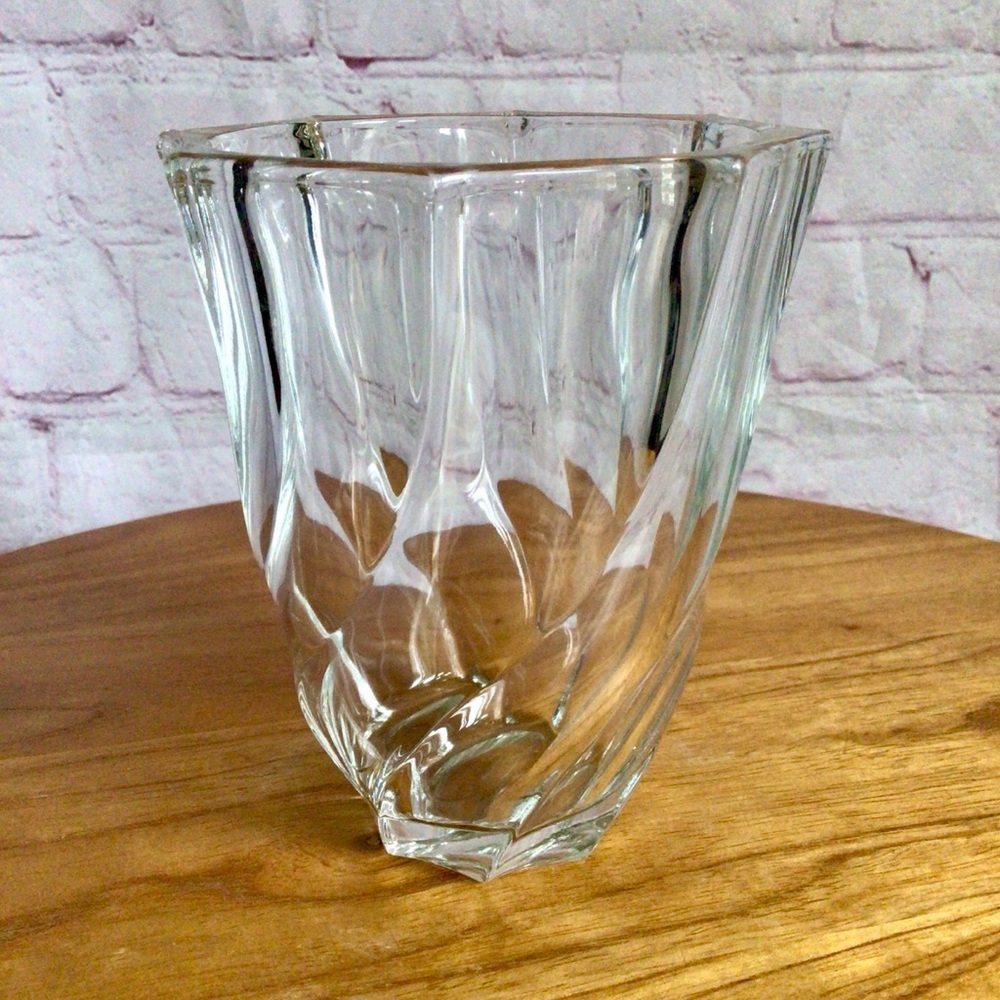 Vintage Luminarc France Clear Glass Swirled Vase